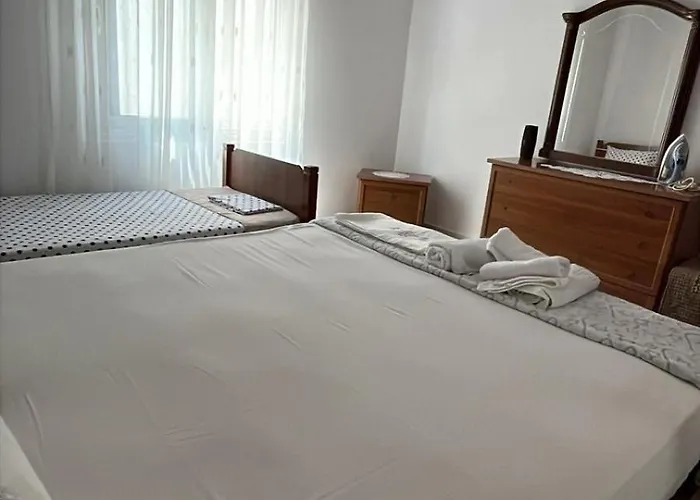 Ylli&njeza Nyaraló Vlora