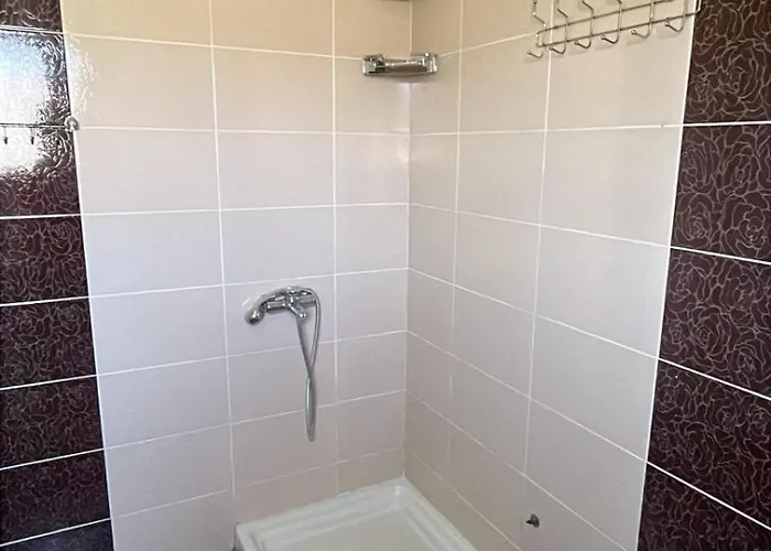 Ylli&njeza Nyaraló Vlora